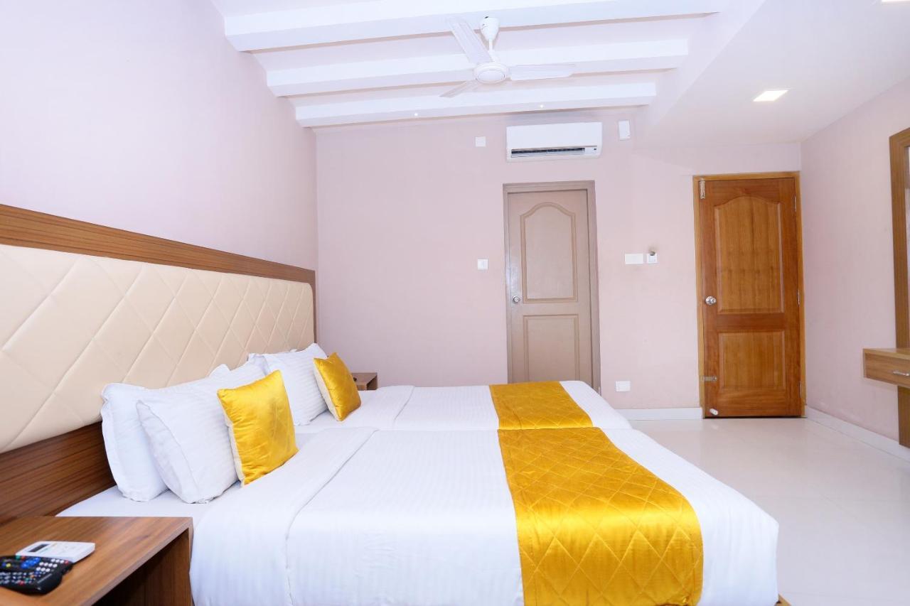 Oyo Flagship 25093 Hotel Thamam Kochi Екстериор снимка