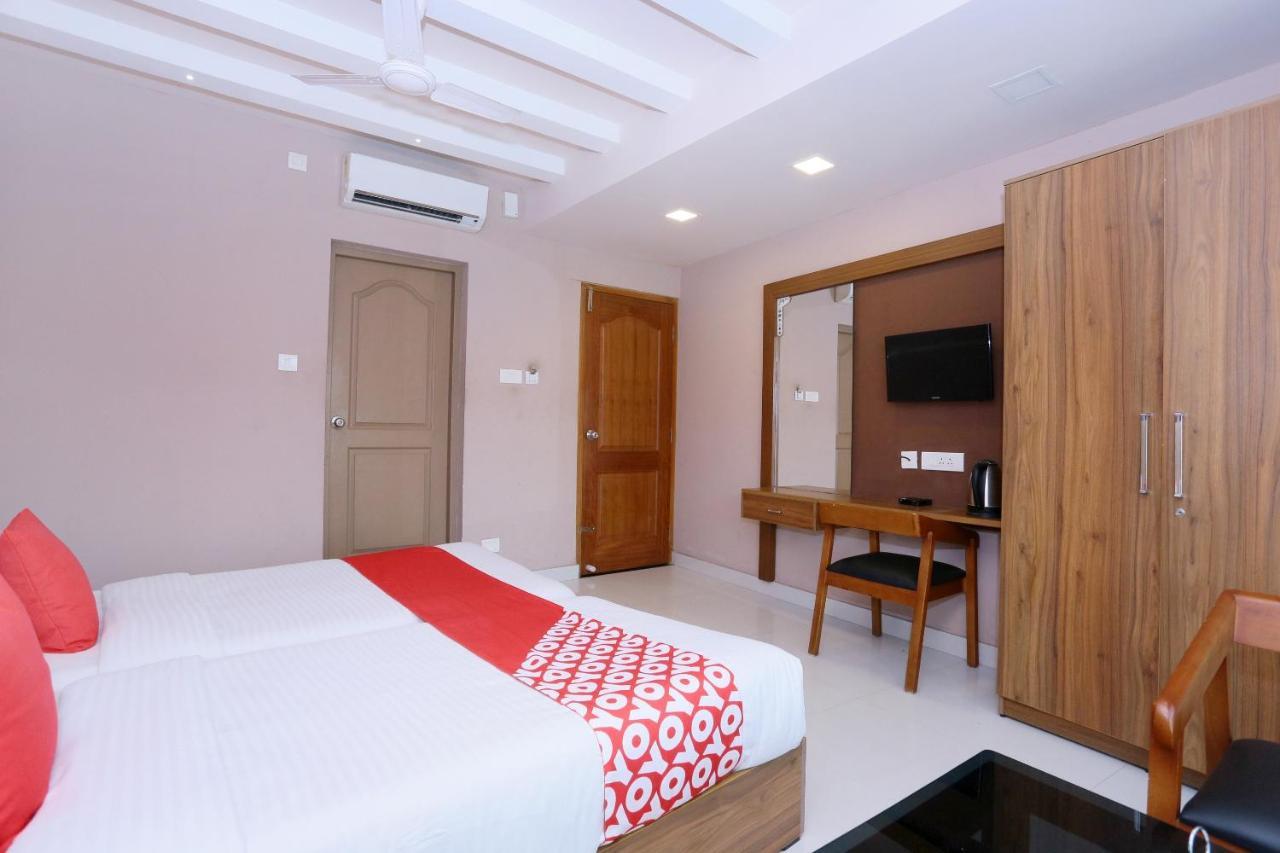 Oyo Flagship 25093 Hotel Thamam Kochi Екстериор снимка