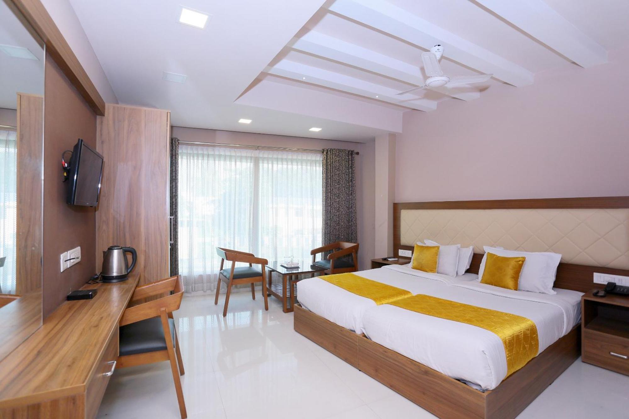 Oyo Flagship 25093 Hotel Thamam Kochi Екстериор снимка
