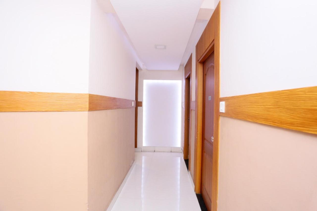 Oyo Flagship 25093 Hotel Thamam Kochi Екстериор снимка
