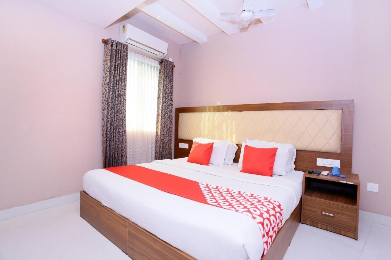 Oyo Flagship 25093 Hotel Thamam Kochi Екстериор снимка