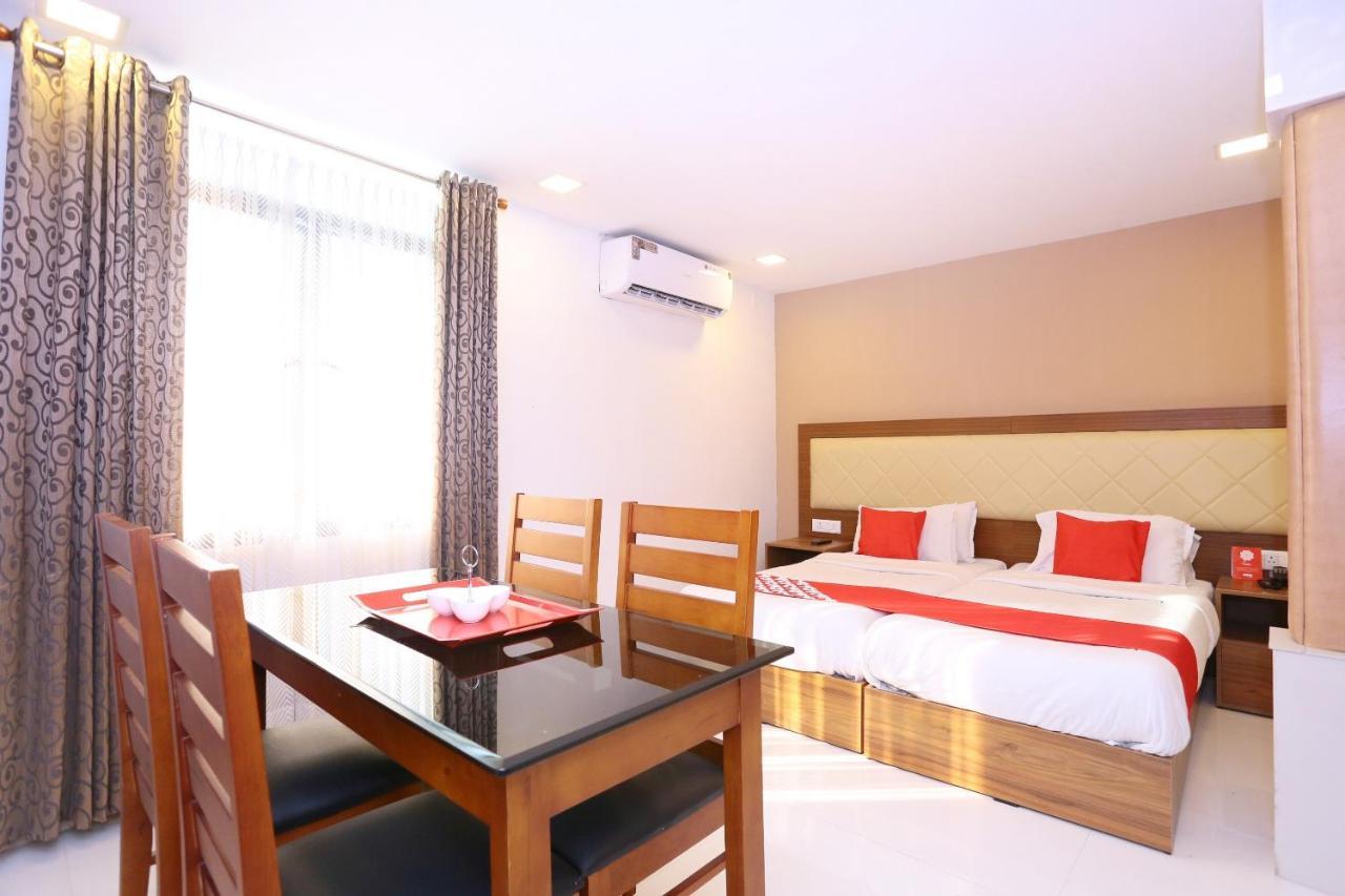 Oyo Flagship 25093 Hotel Thamam Kochi Екстериор снимка